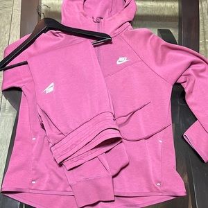 Women’s Nike tech sweatsuit